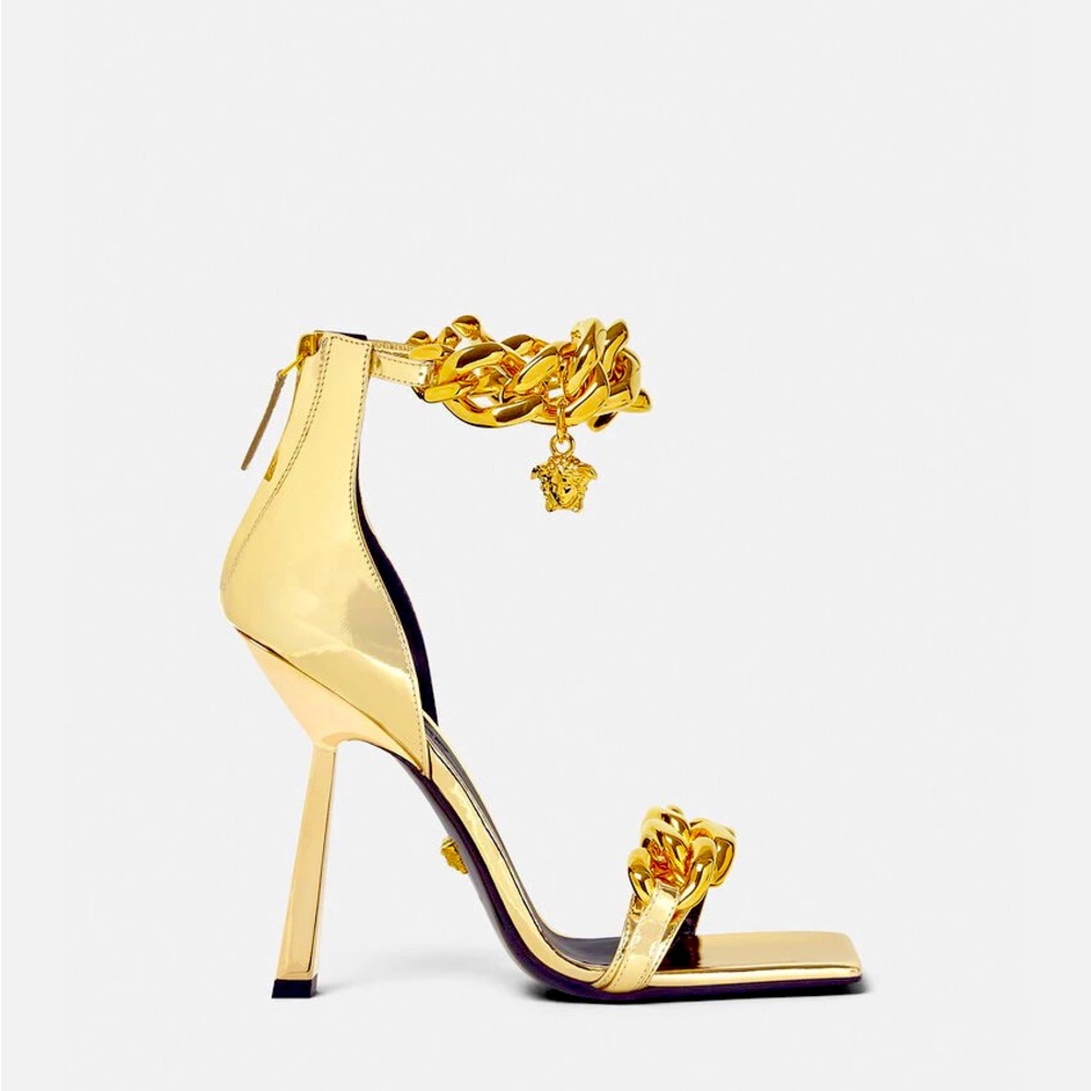 Medusa 120mm chain sandals
FARFETCH ID 18923606